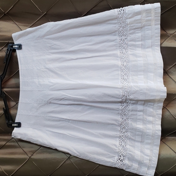 🦋4 for $20, or as marked. VGUC- BCBGMaxazria 100% Cotton Skirt - Picture 4 of 5